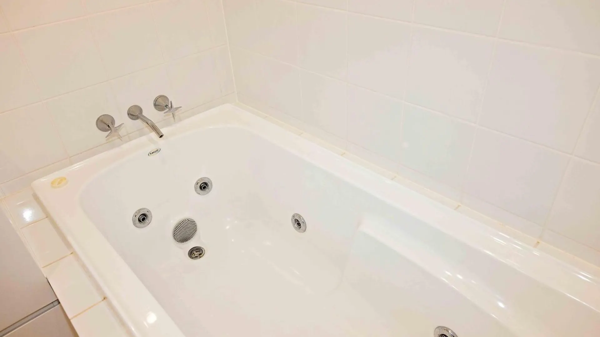 The Shores Holiday Apartments Mackay