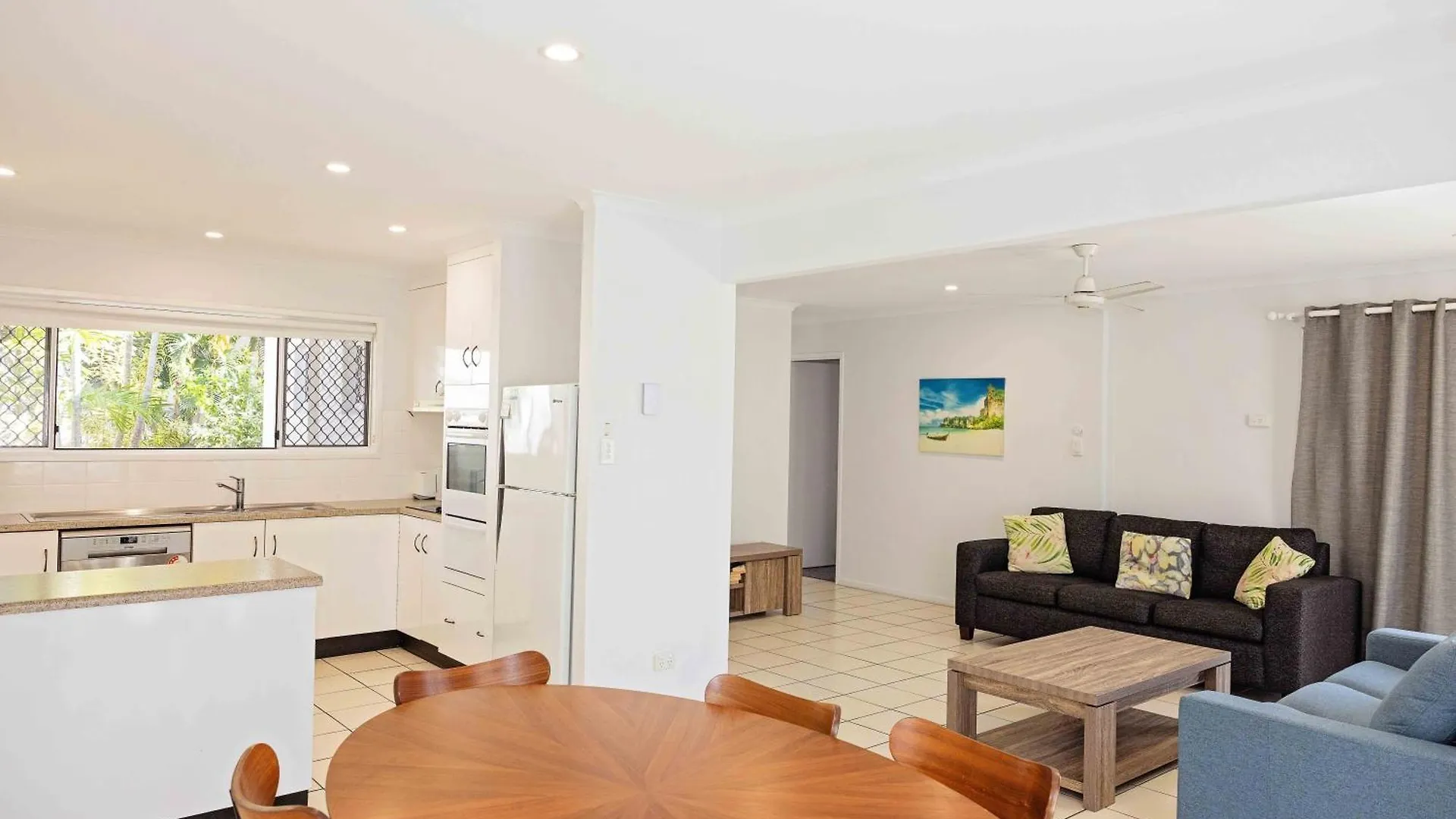 The Shores Holiday Apartments Mackay Australia