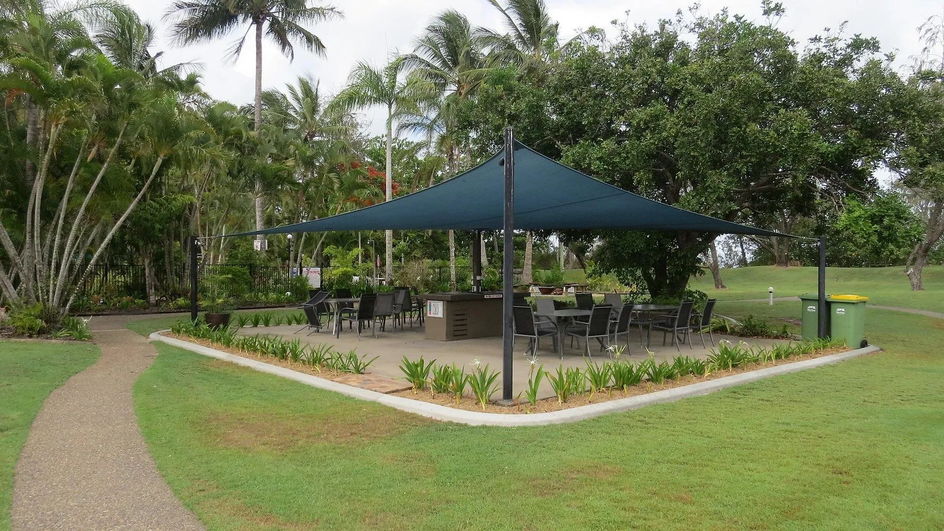 The Shores Holiday Apartments Mackay